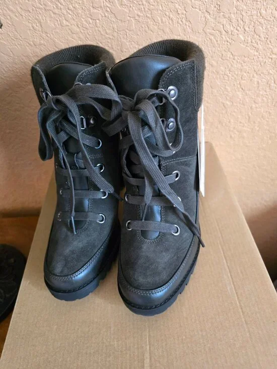 UGG BLACK WATERPROOF SUEDE REDWOOD BOOTS Size 7 - Picture 2 of 12